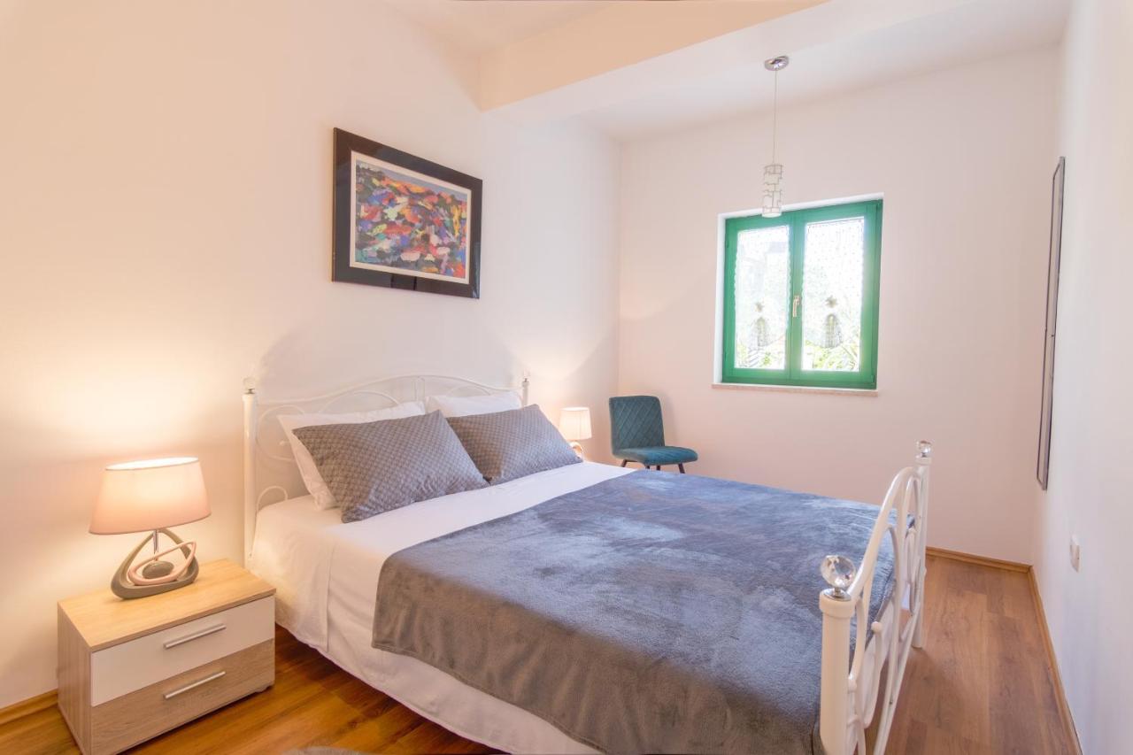 Secret Garden Apartment Porec Bagian luar foto